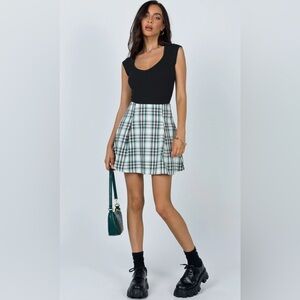 Princess Polly Black Carey Bodysuit. Size 6